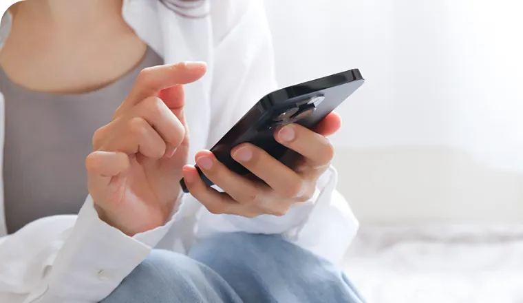 スマホで24時間いつでも簡単予約！早朝・夜間・祝日も年中無休営業。日時を選択してご予約したら、事前問診に回答。その後は予約時間までお待ちください。