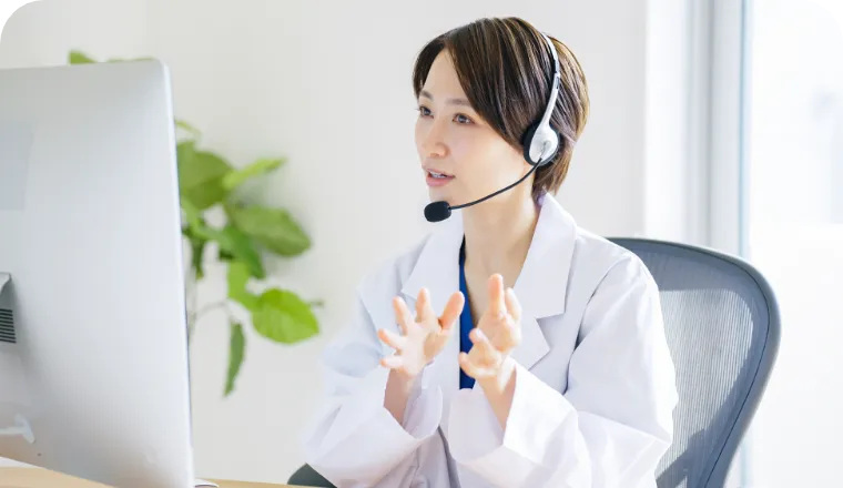 予約時間になったら、LINEからご入室ください。（15分前から入室できます。）医師とオンライン診療を行います。診察後のお支払いはクレジットカードで完結します。