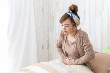 生理痛(月経困難症)、和らげる方法は?この重さは正常?医師が解説!