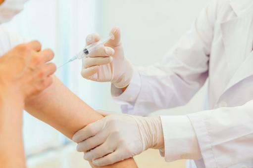 インフルエンザワクチンの予防接種はいつがいい？費用・効果・副反応を医師が解説！