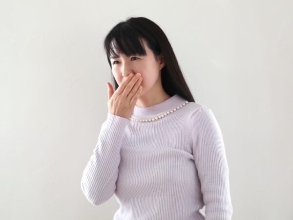呑気症（どんきしょう）とは？治し方は？ゲップやお腹の張りの原因・対策を医師が解説【セルフチェックつき】