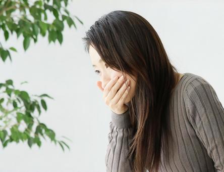 げっぷがよく出る原因は？病気のサインや妊娠との関係、対処法や治療を医師が解説！